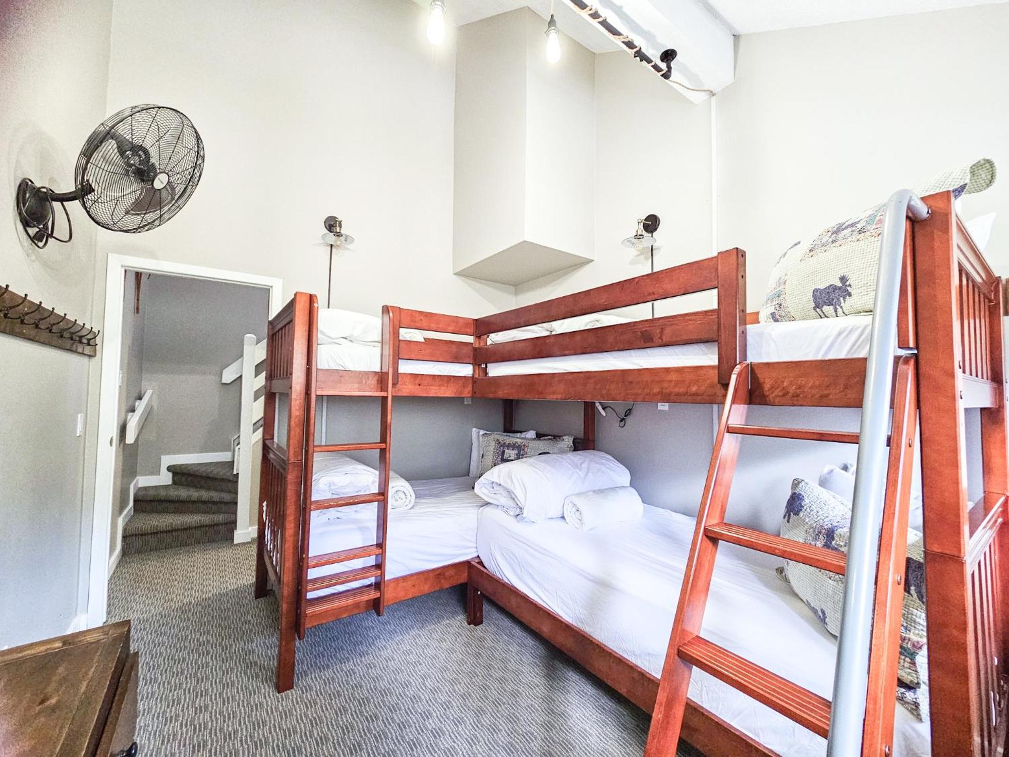 Horsethief Lodge By Stayin Panorama Bilik gambar